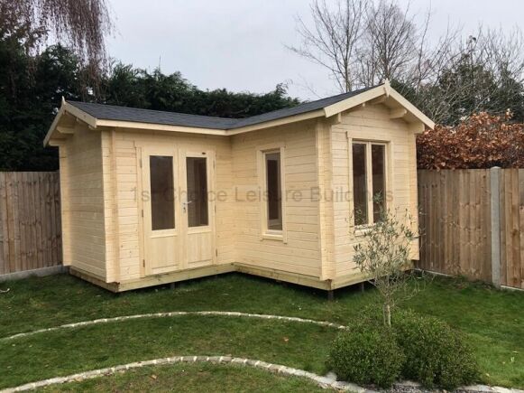 Pyrford L Shaped Cabin