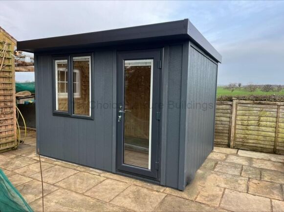Royal Bletchley garden room image