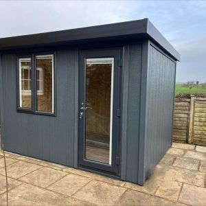 Royal Bletchley garden room image