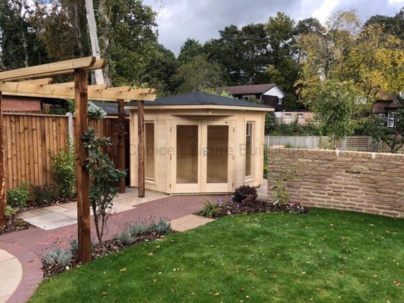 Ottershaw Corner Cabin